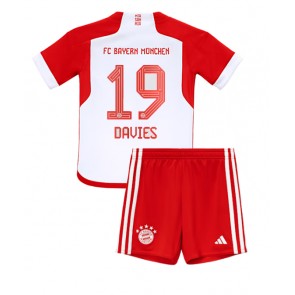 Bayern Munich Alphonso Davies #19 Replika Babytøj Hjemmebanesæt Børn 2023-24 Kortærmet (+ Korte bukser)